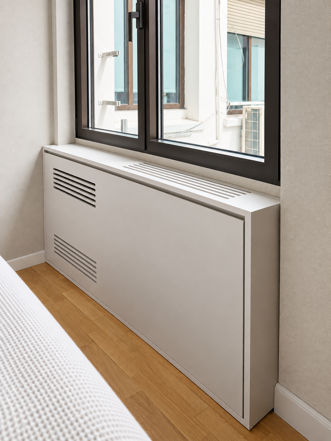 Cubreradiador integrado en dormitorio del proyecto Castellana 78