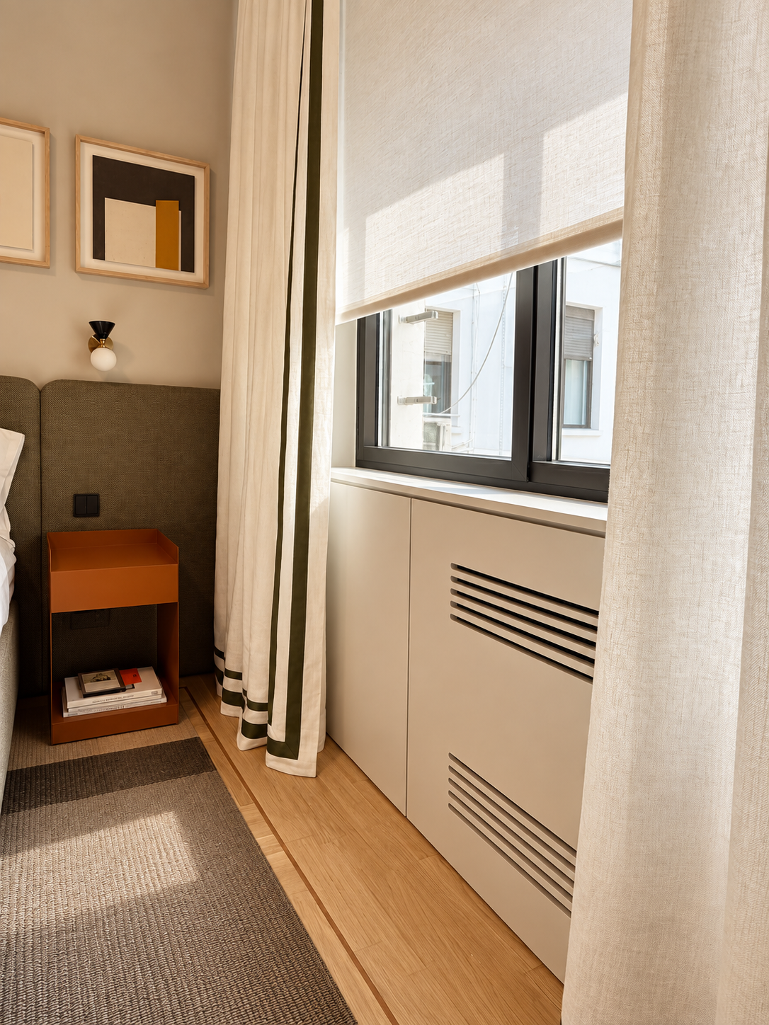 Dormitorio con carpintería a medida y luz natural del proyecto Castellana 78